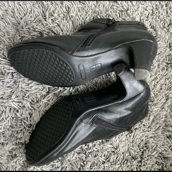 A2 Booties by Aerosole - Picture 3 of 6